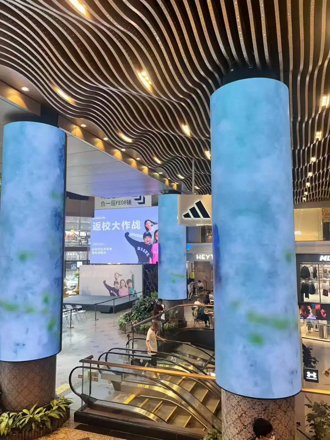 Shopping Mall Atrium Pillar LED Display